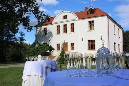 Firma na wesele: Pałacyk "Łąkomin"