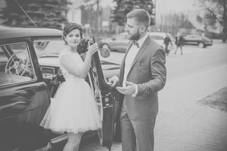 Firma na wesele: Zabytkowy piękny samochód na ślub
