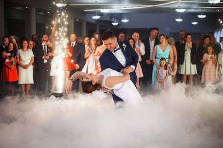 Firma na wesele: Taniec w chmurach