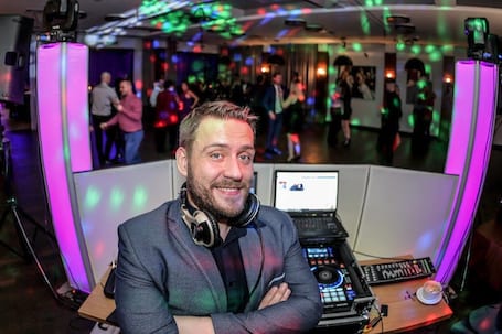 Firma na wesele: Stereotyp DJs