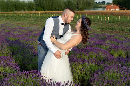 Firma na wesele: Fotografia ślubna i nie tylko