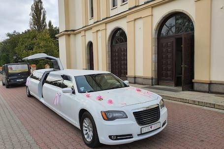Firma na wesele: Najnowsza limuzyna w PL Chrysler JET
