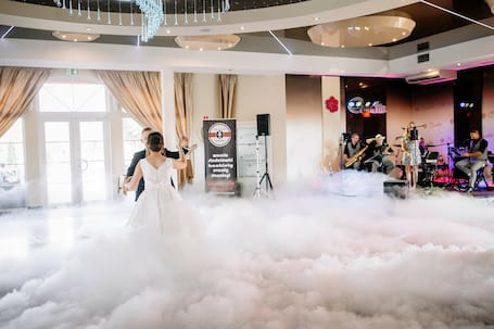 Firma na wesele: LOVE , ciężki dym , fontanna iskier