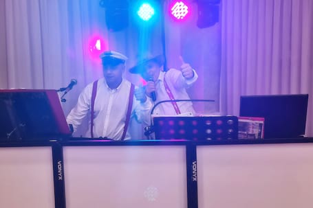 Firma na wesele: Śpiewający DJ + Wodzirej